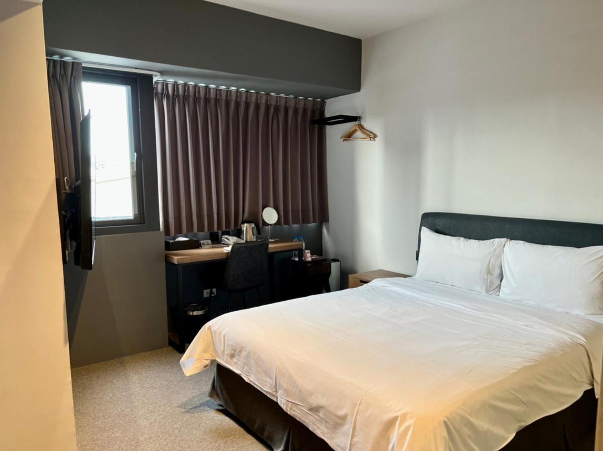 Doudian Ddinn Hotel Taichung Exteriör bild